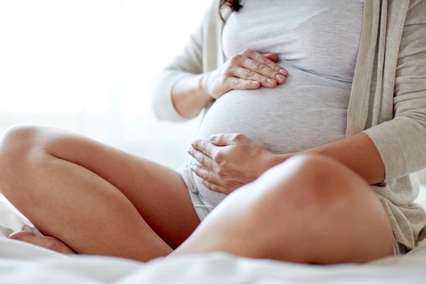 Är fransförlängning säkert att få när du är gravid?