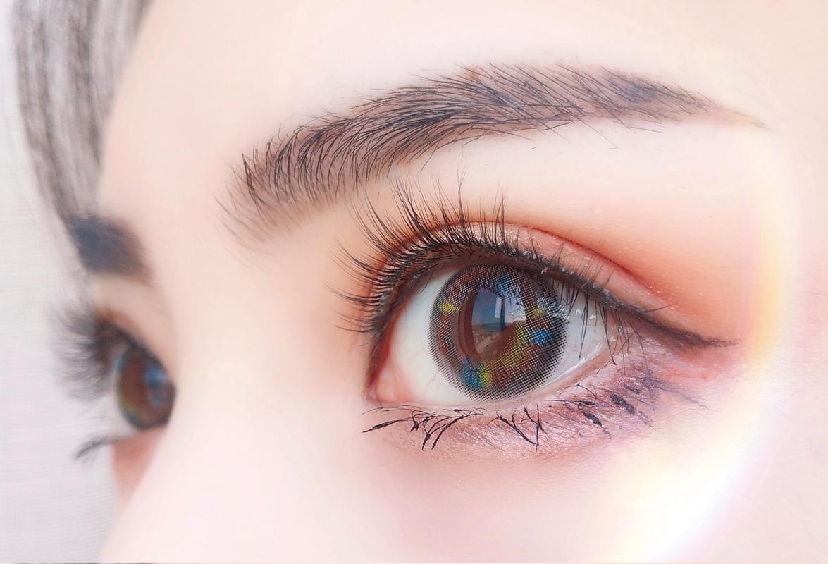Glittrande ögonfransar och skönhetsverktyg i överflöd: China International Beauty and Fashion Eyelash Industry Expo